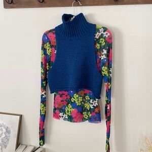 Cropped sleeveless turtleneck